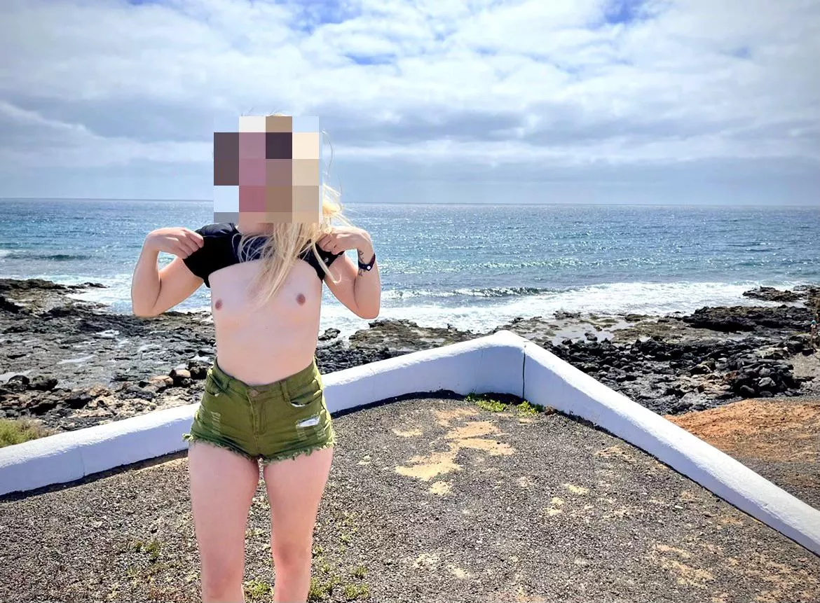 Sun, sea and titties ☀️