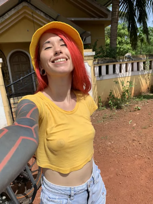 Sunny braless baths every day!