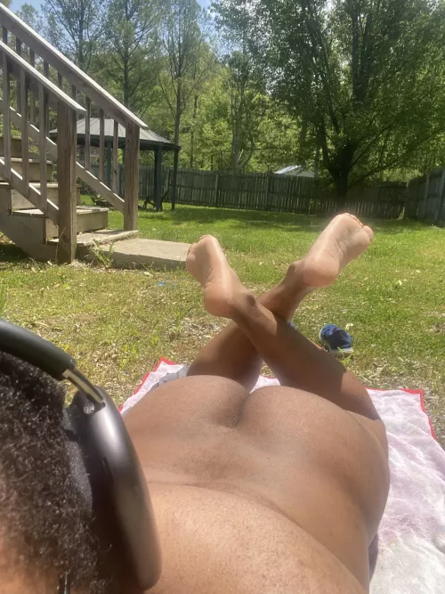 Sun’s out, buns out.