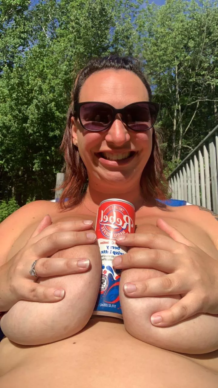 Sunshine and drinks with this 33 year old hottie, what could be better??