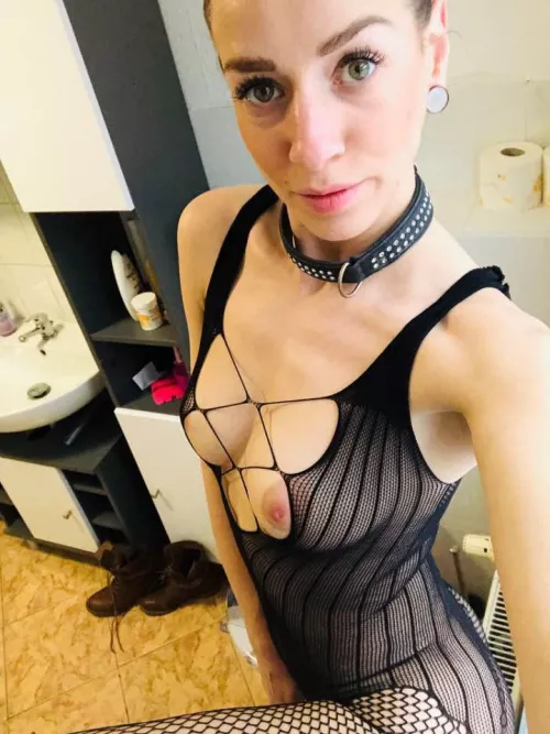 Swap 26 yo wife! Send a sample of your girl to KlK Leonlei1