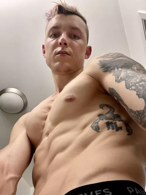 sweaty day 🔥🦧💋🫶