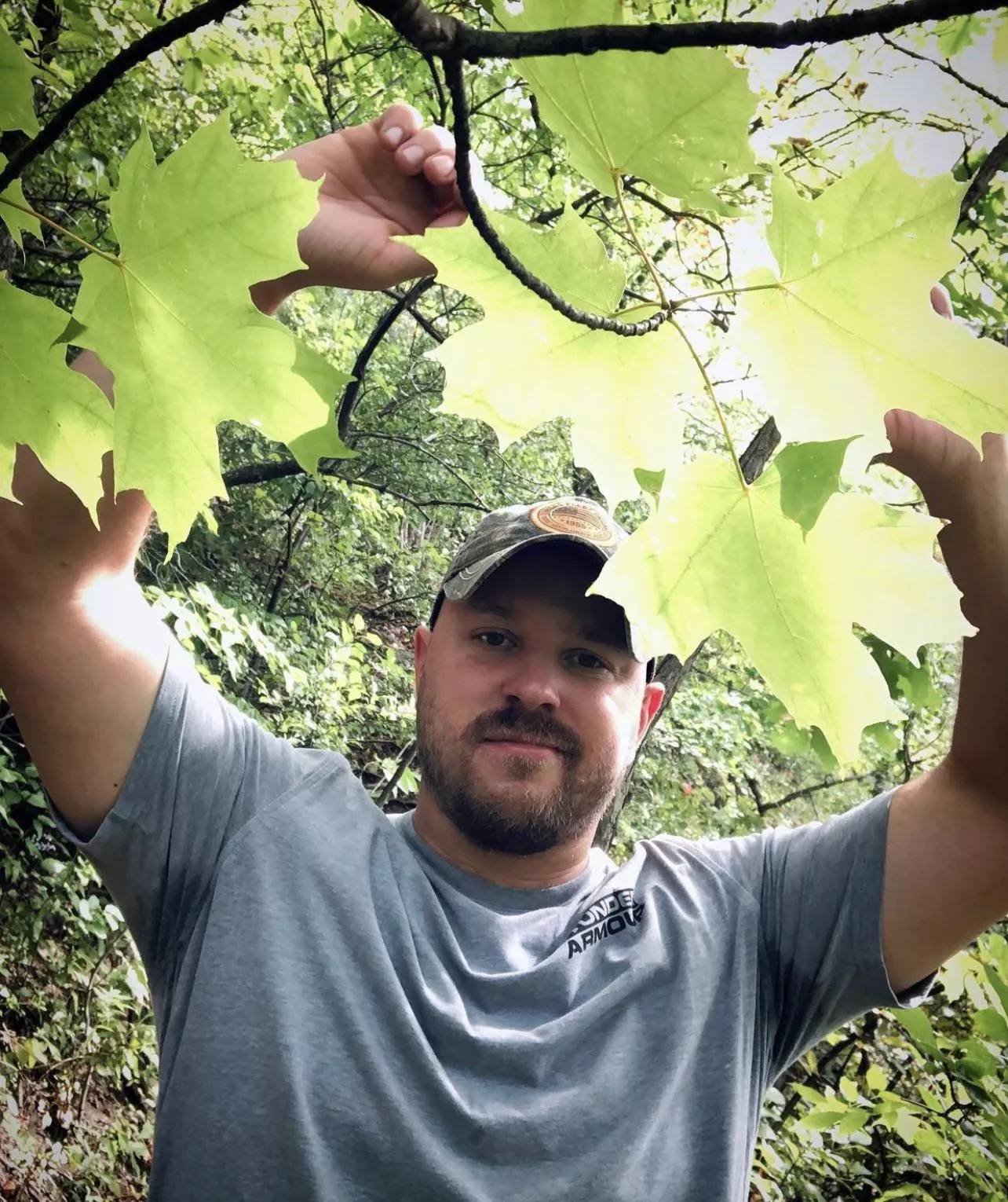 Sweaty pits during a hike 🥵
