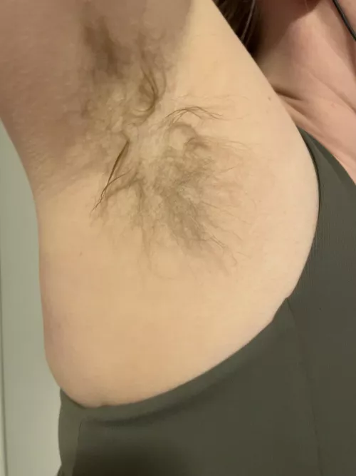 Sweaty workout pits 🥵