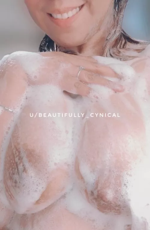 System downtime plus missing codes --not the start I had in mind. My quick (f)ix? A cold shower and hot coffee after. This will be a challenging Tuesday. Good morning! 💋☕