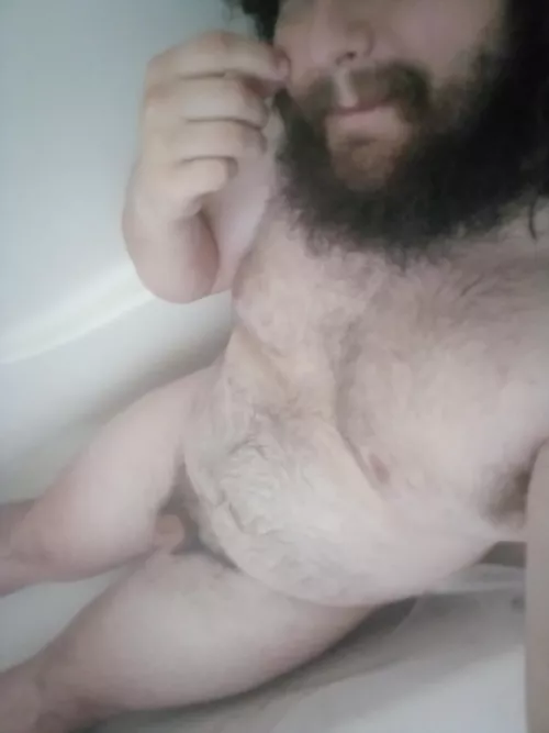 taking a shower... want to join me? 😘