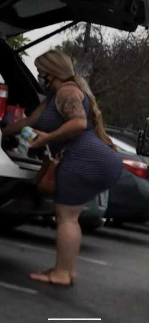 Talking with her rn, tryna get her show off more of that ass