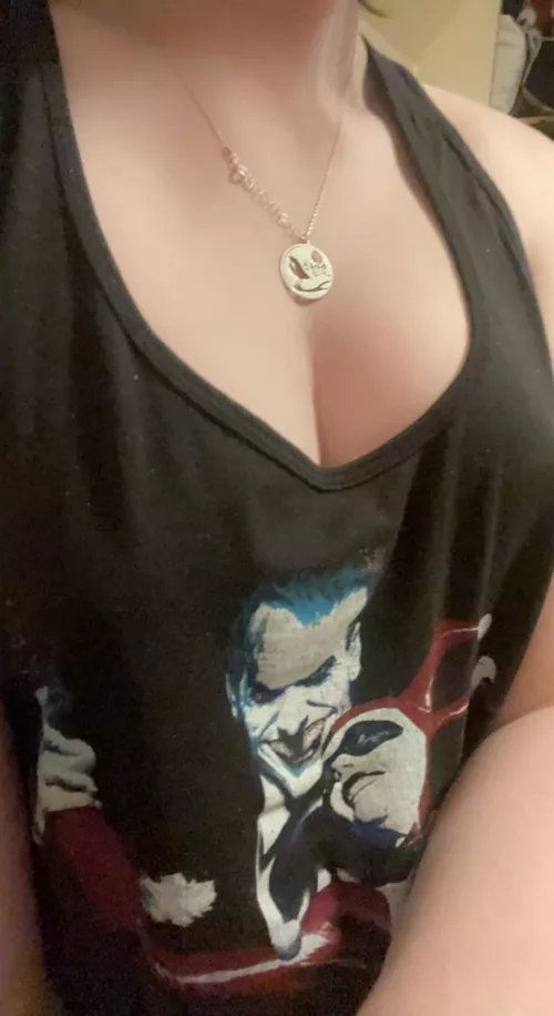 Tank top + no bra= very comfortable 💜 [F22]