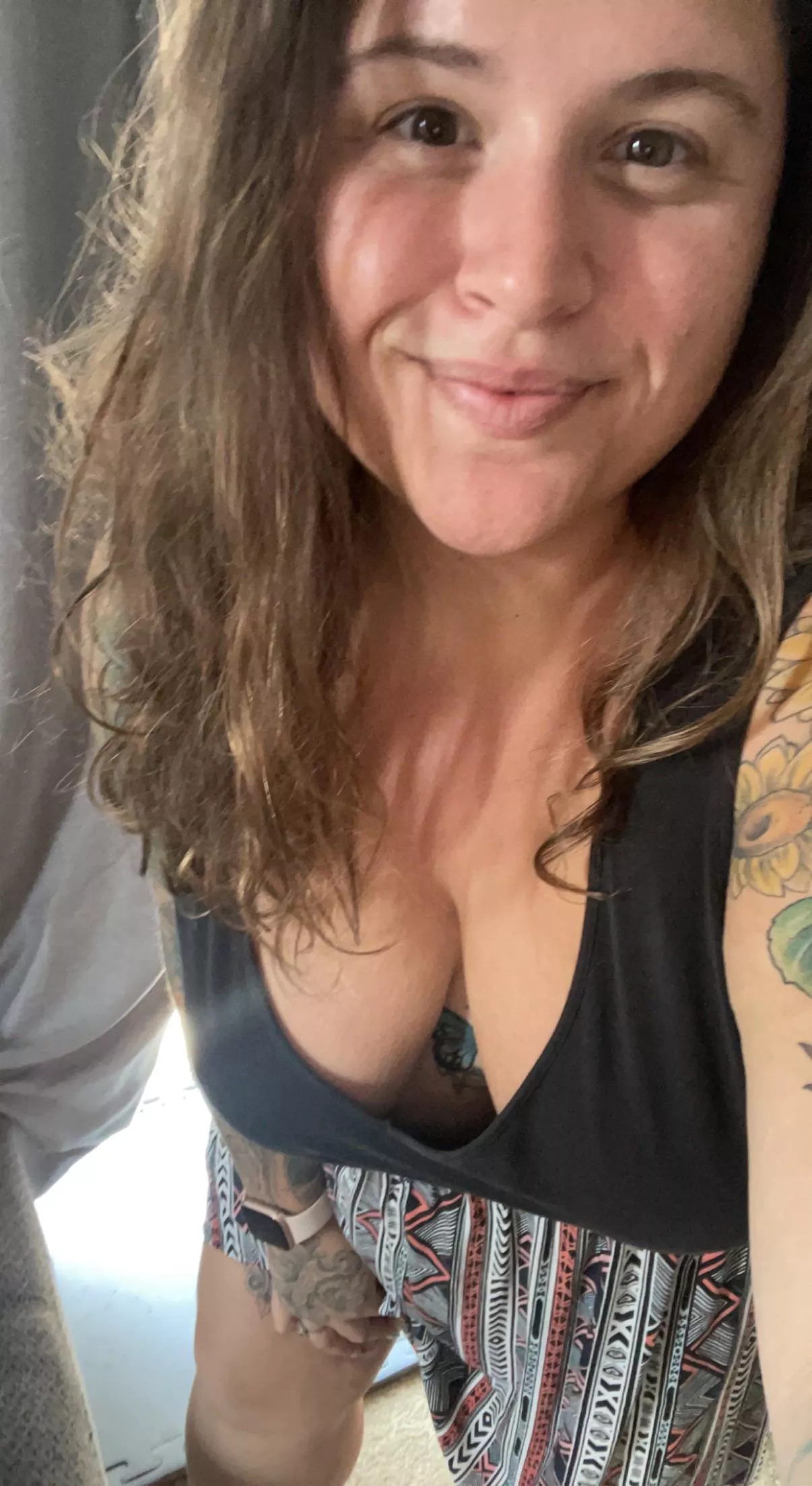 tattooed all natural stoner with big boobs and a seductive smile