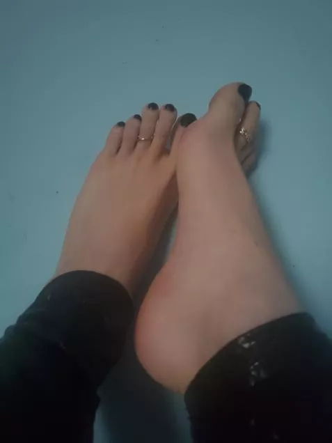 tell me what you would like to do to my sensitive bare feett