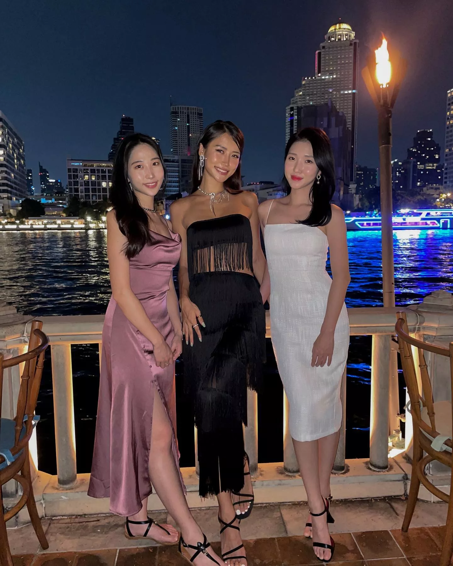 Thai gals