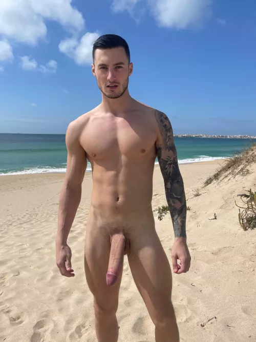 That’s how real man walk on the beach 🏖
