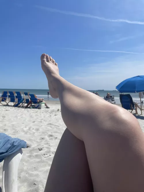 The breeze on my feet feel amazing! 🌞