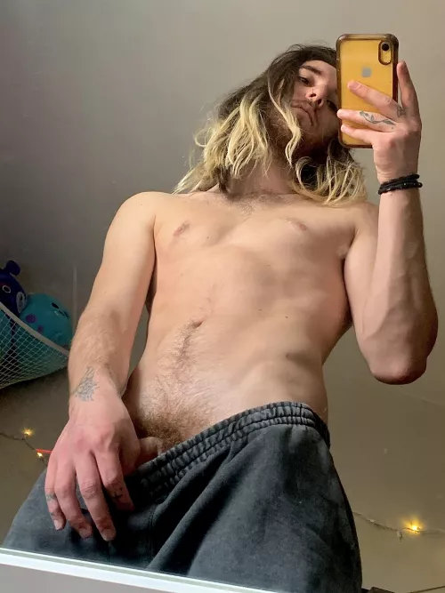 The carpet -does not- match the drapes 😉