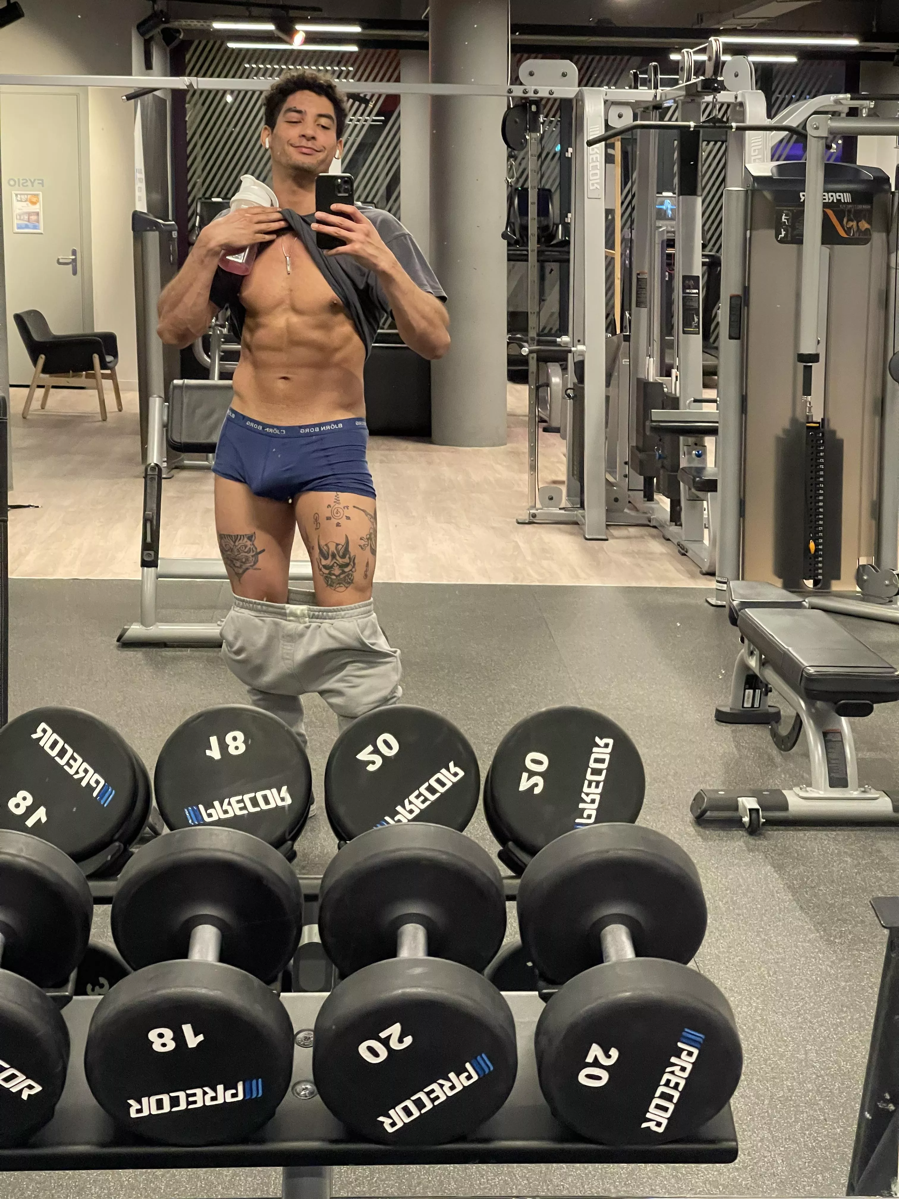 The gym was empty but technically I’m still in public, right?😛