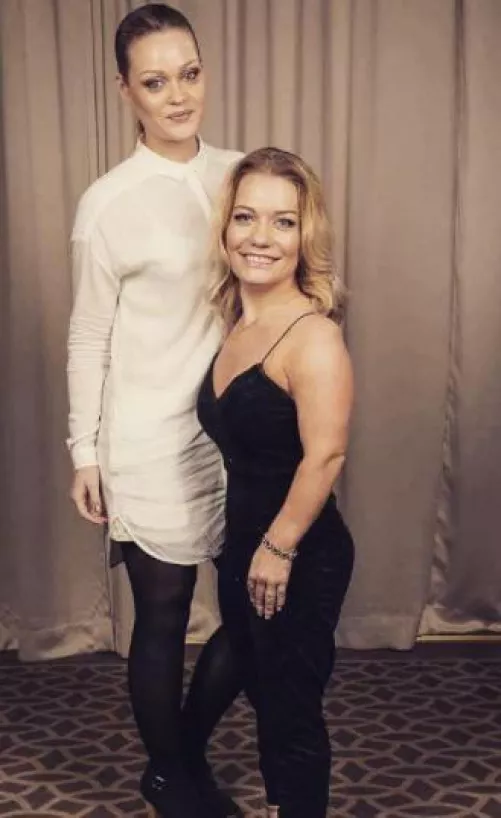 The one to the left aint even tall