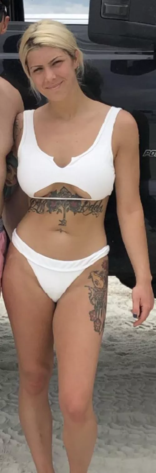 The perfect underboob bikini