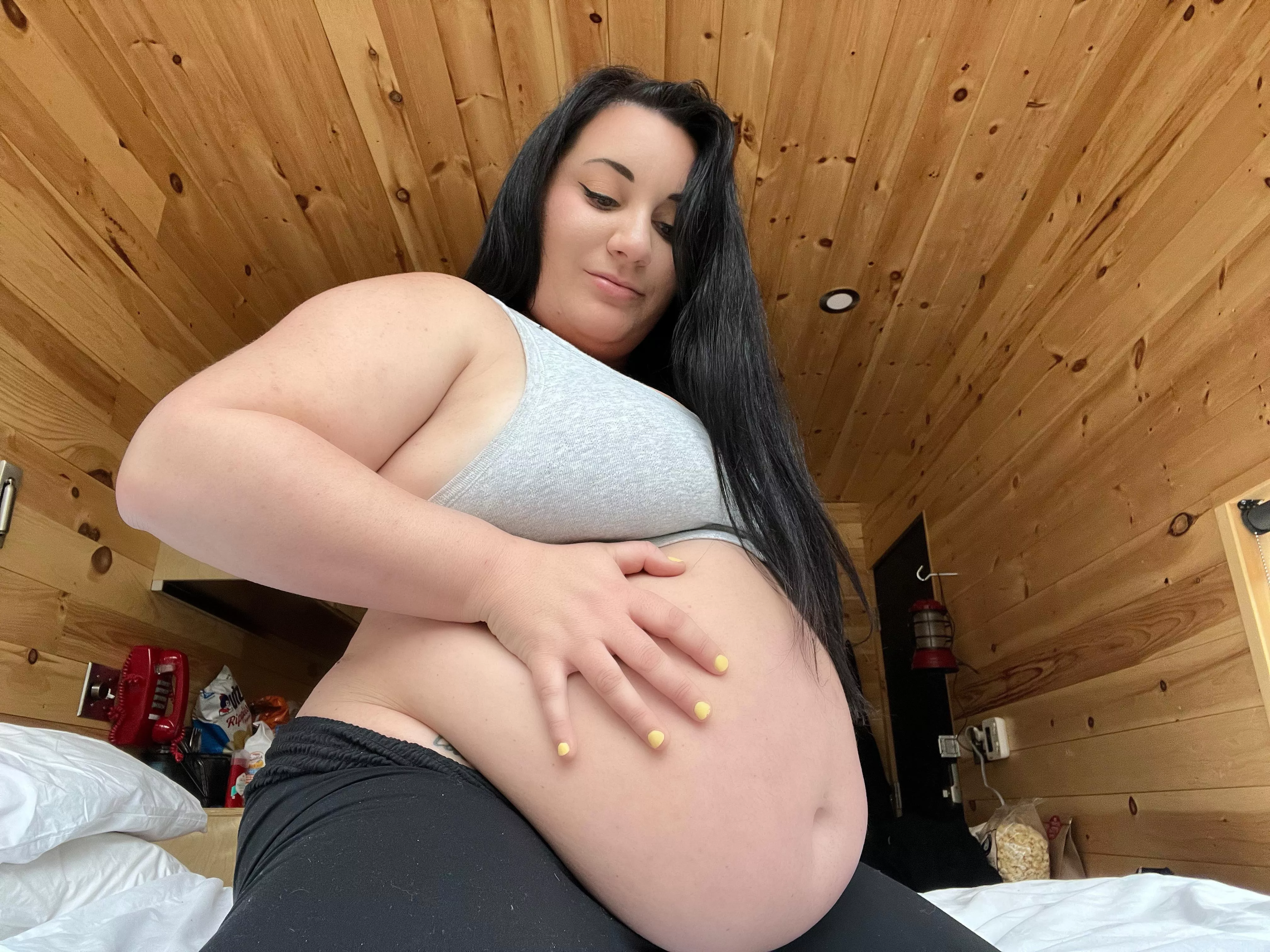 The size of my gut is getting so wild 😍😍😍😍
