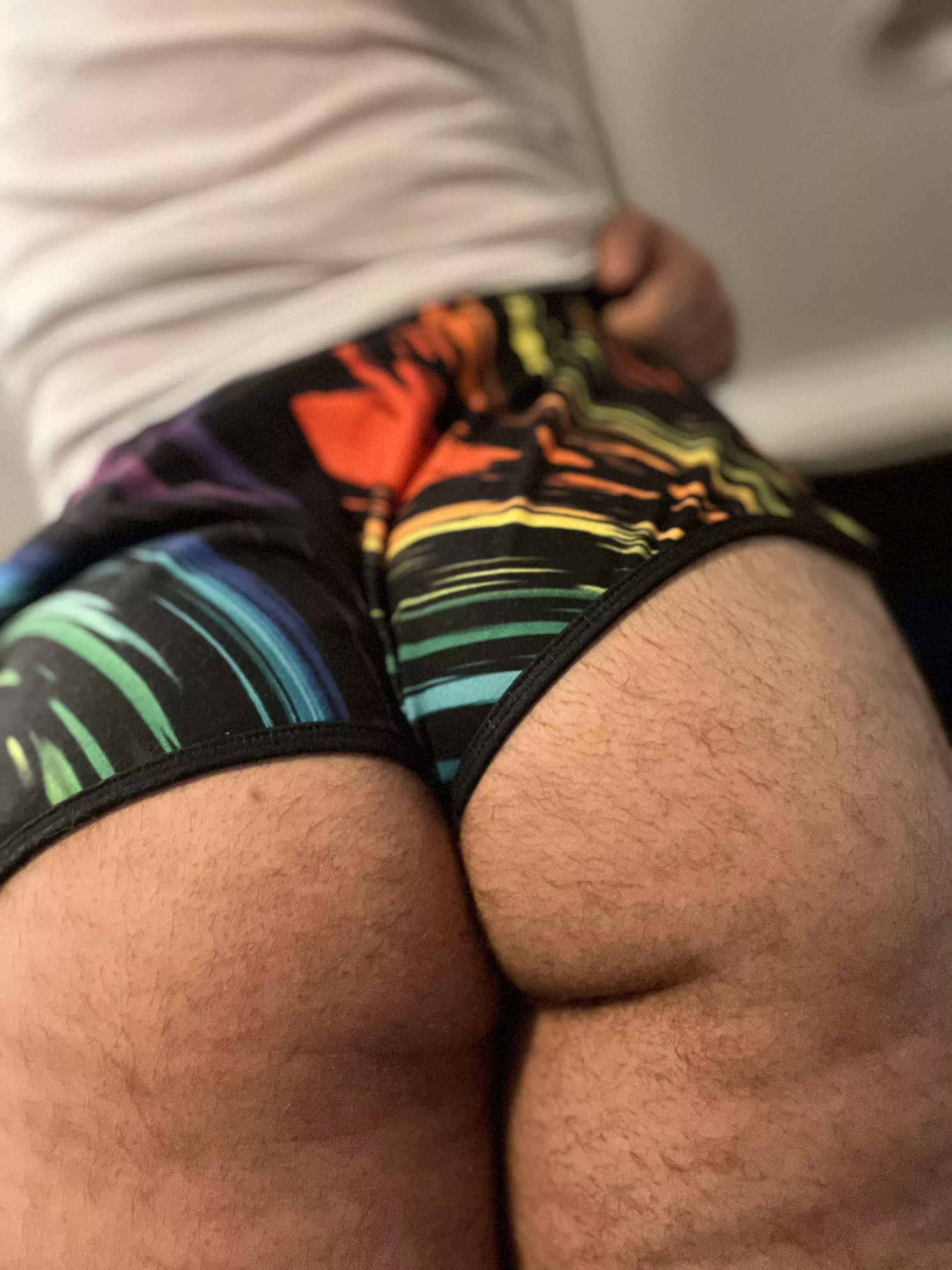 the sun has definitely been lightening my booty hairs 😭