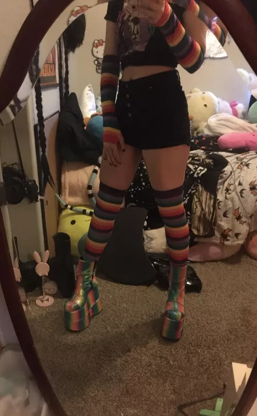 These shoes make me 6’2, I am a gay tower. Wish I could actually go to pride events have an excuse to wear these shoes outside lol.