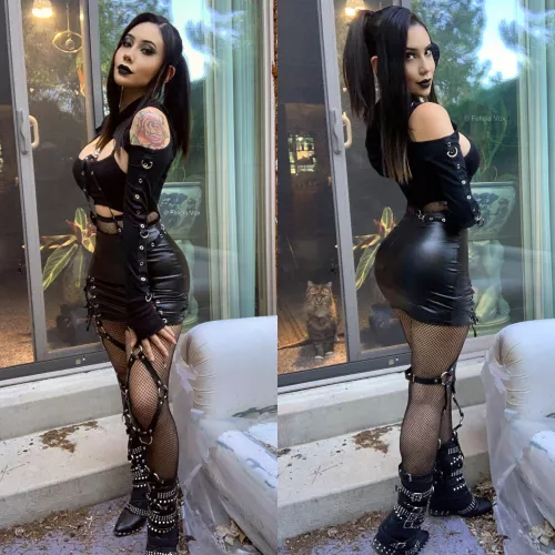 They say goth girls are freaks. Wanna find out? [self]