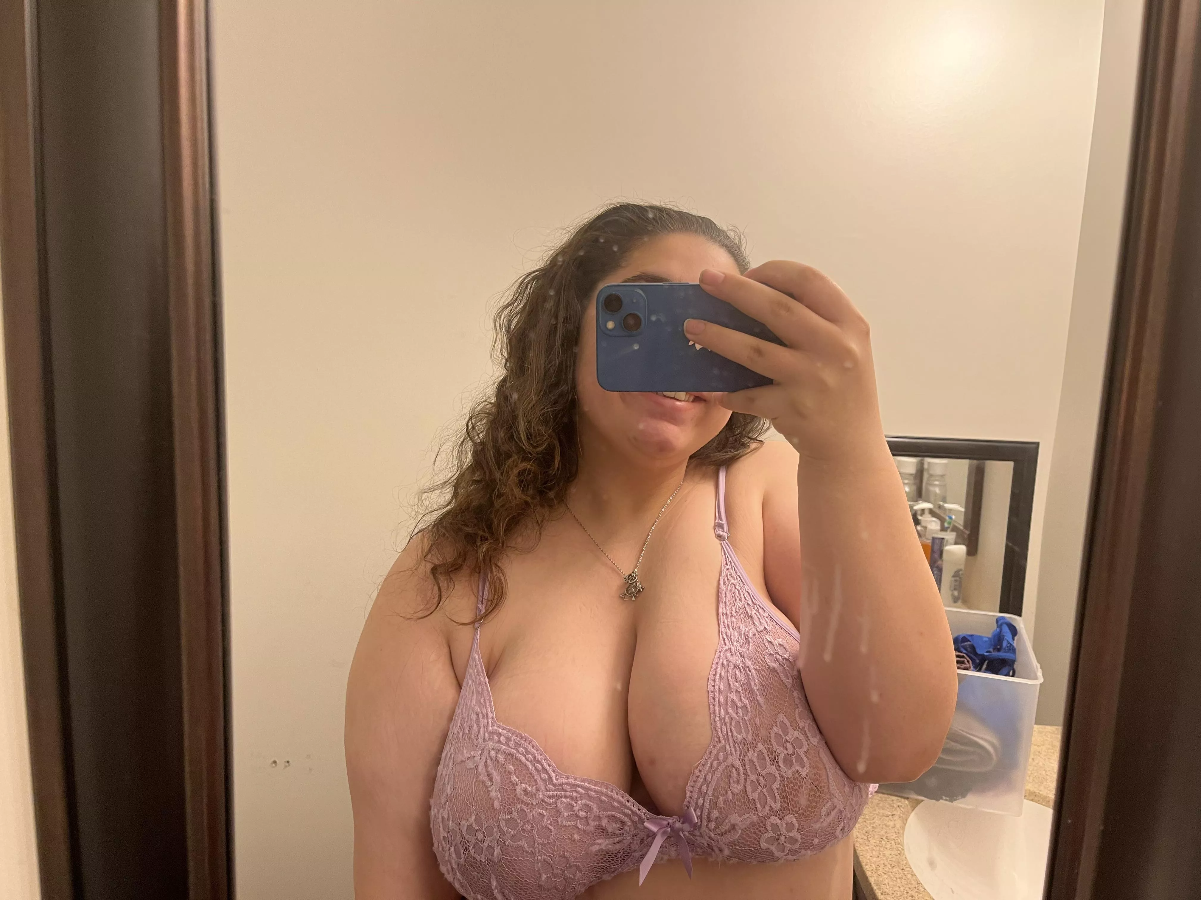 They’re getting a little heavy, wanna hold them for me?😋🍒