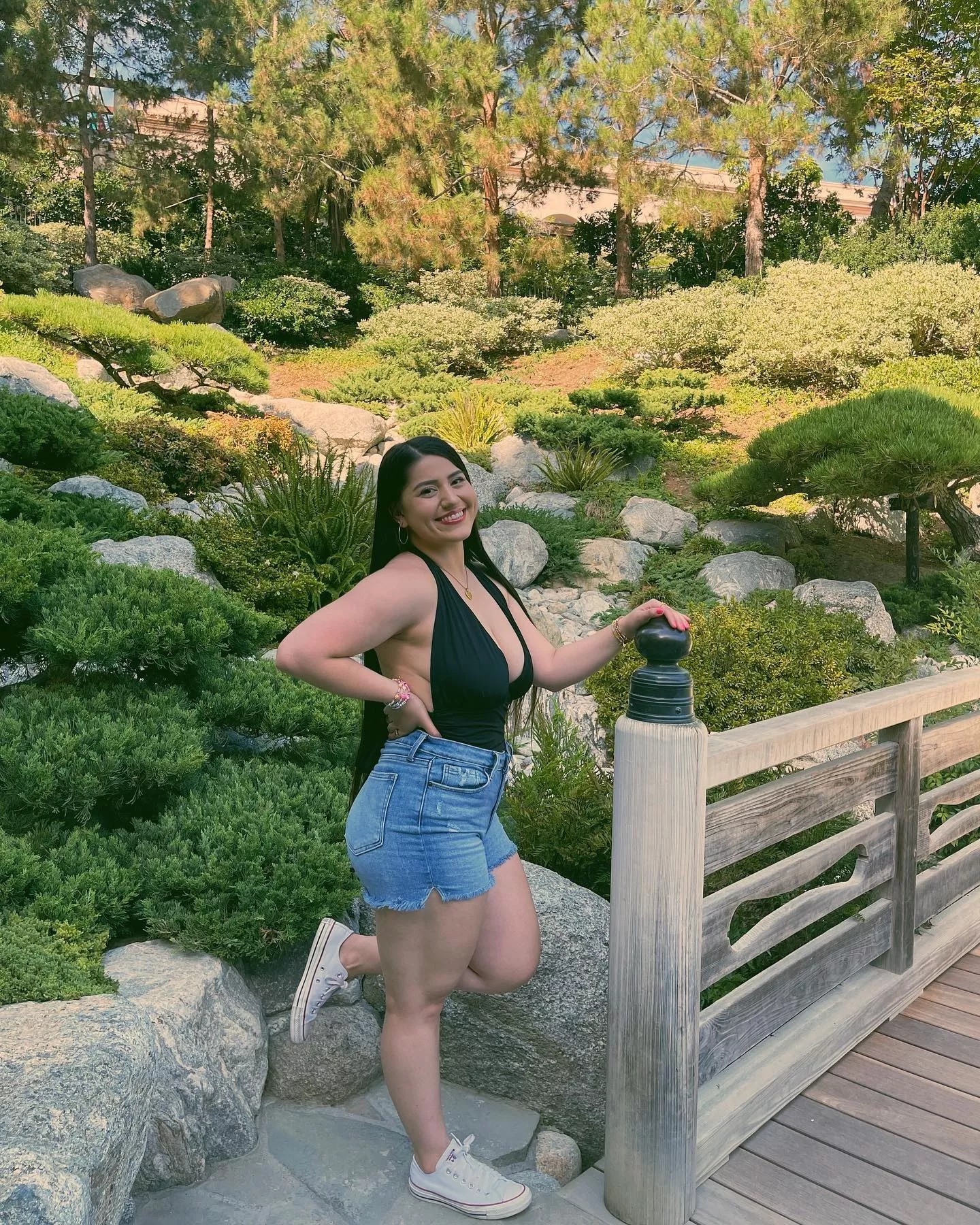 thic n busty