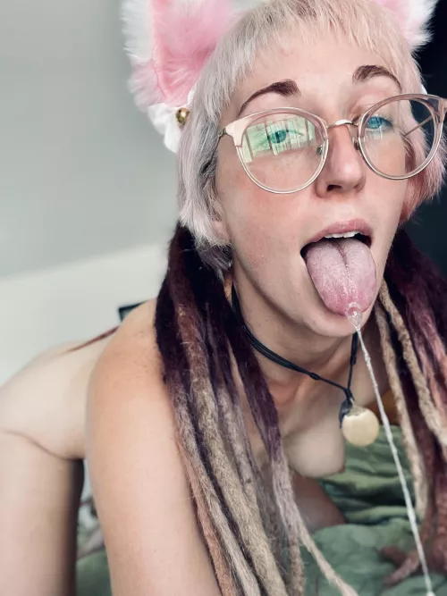 Thirsty fox 🦊 👅