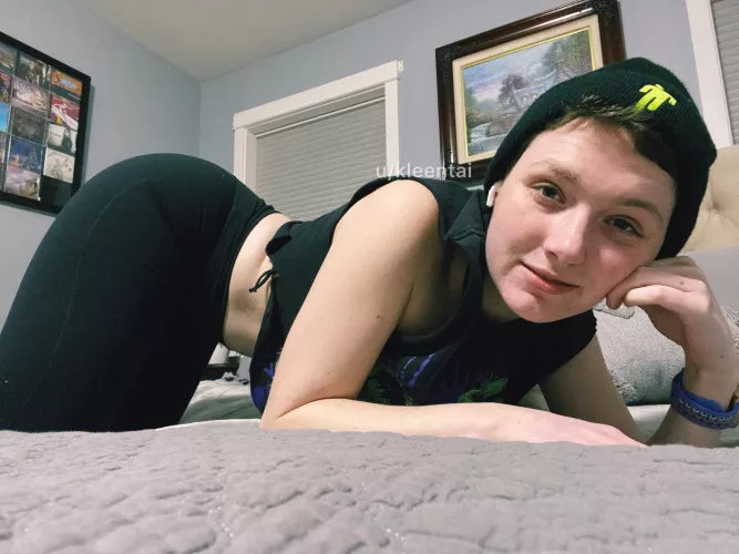 This boi is waiting for their pants to be pulled down 😈