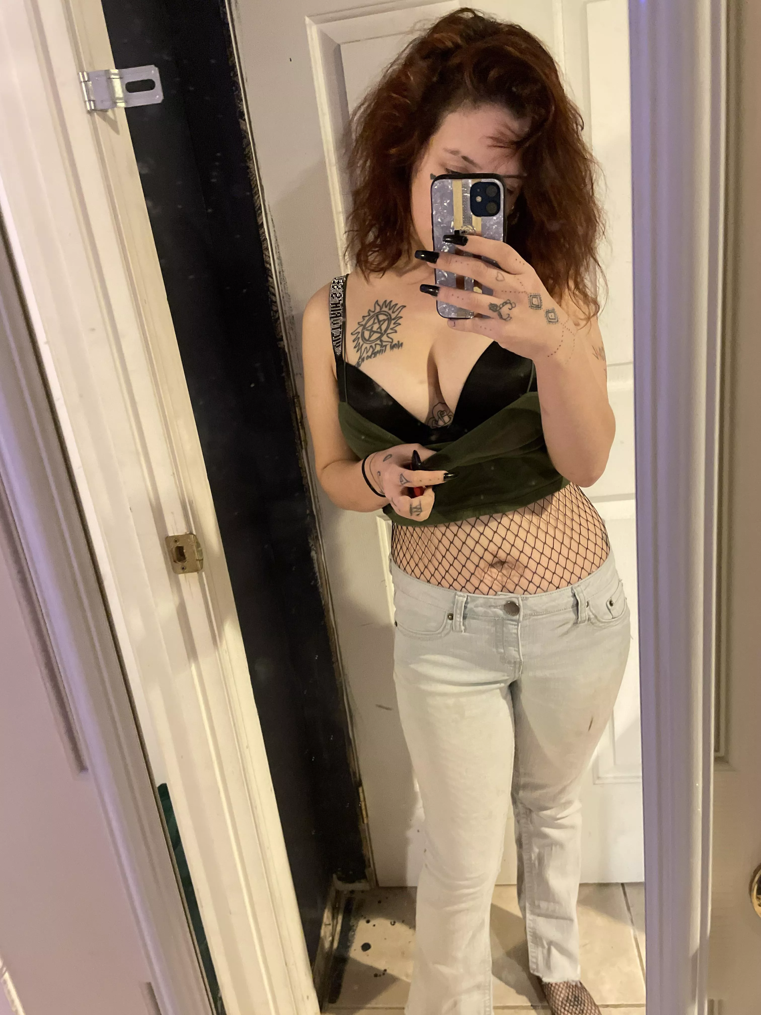 This horny slut just wants someone to make her cum