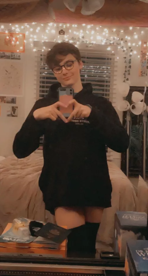 This is a bit late but happy femboy Friday💗💗💗