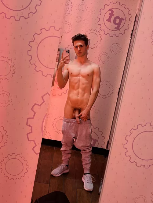 This is what all the twinks at the gym are hiding