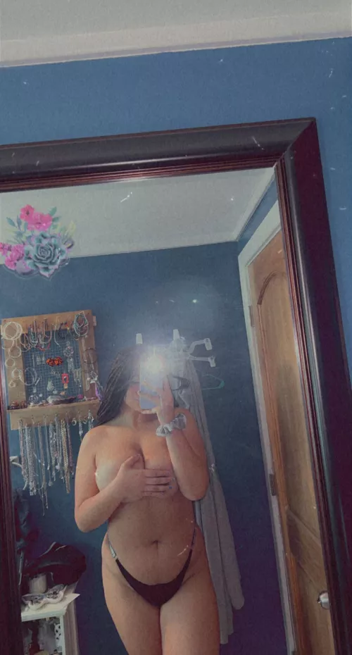 This is your invitation to see more of me on my onlyfans 💌 (link in comments)