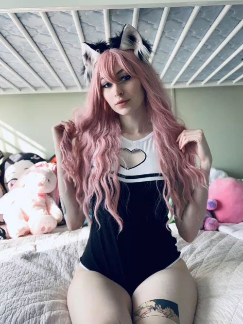 This kitty needs attention 🥺🖤