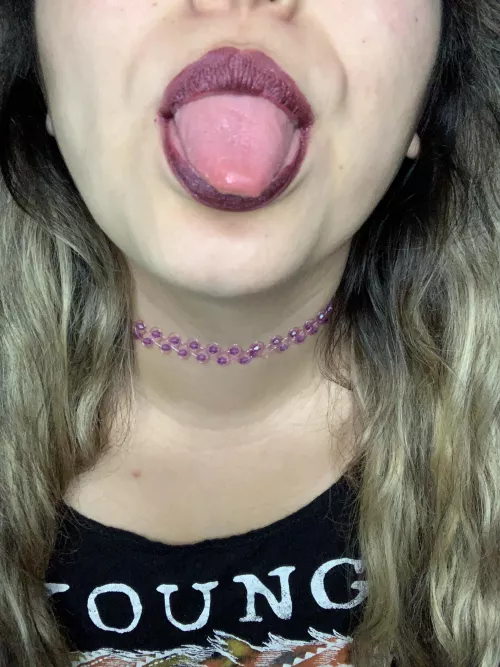 This mouth likes to have fun and be passed around 😈😜