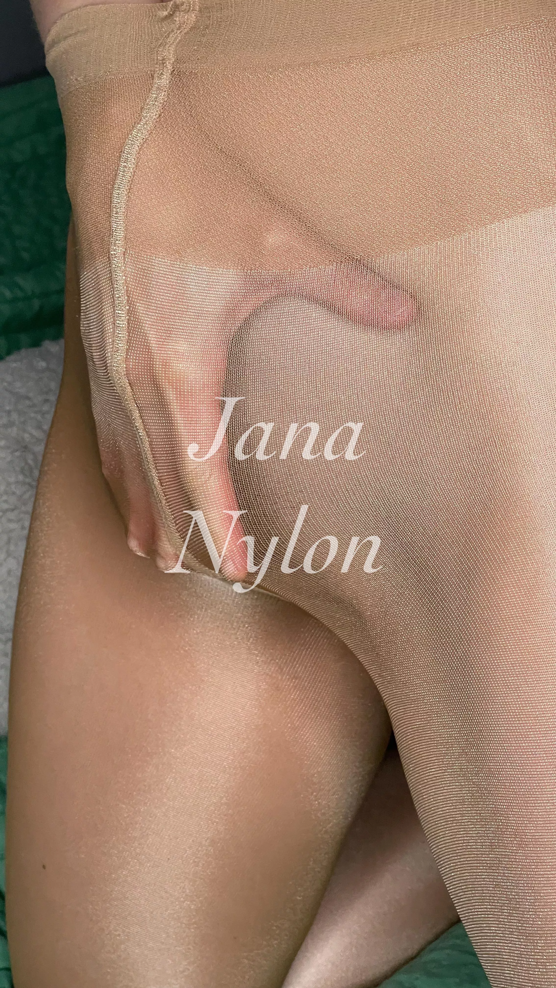 This should be your hand… come see the rest 💋