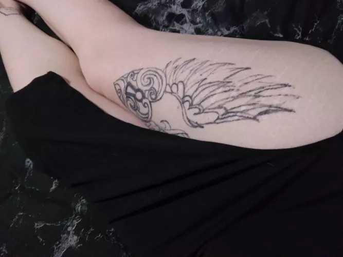 This slit goes a bit high...🖤