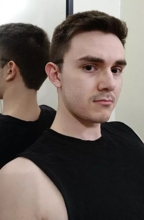 This time I didn't messed up cutting my own hair... right? 👀