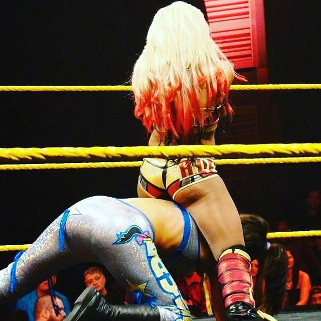 🍑 Those curves 🍑