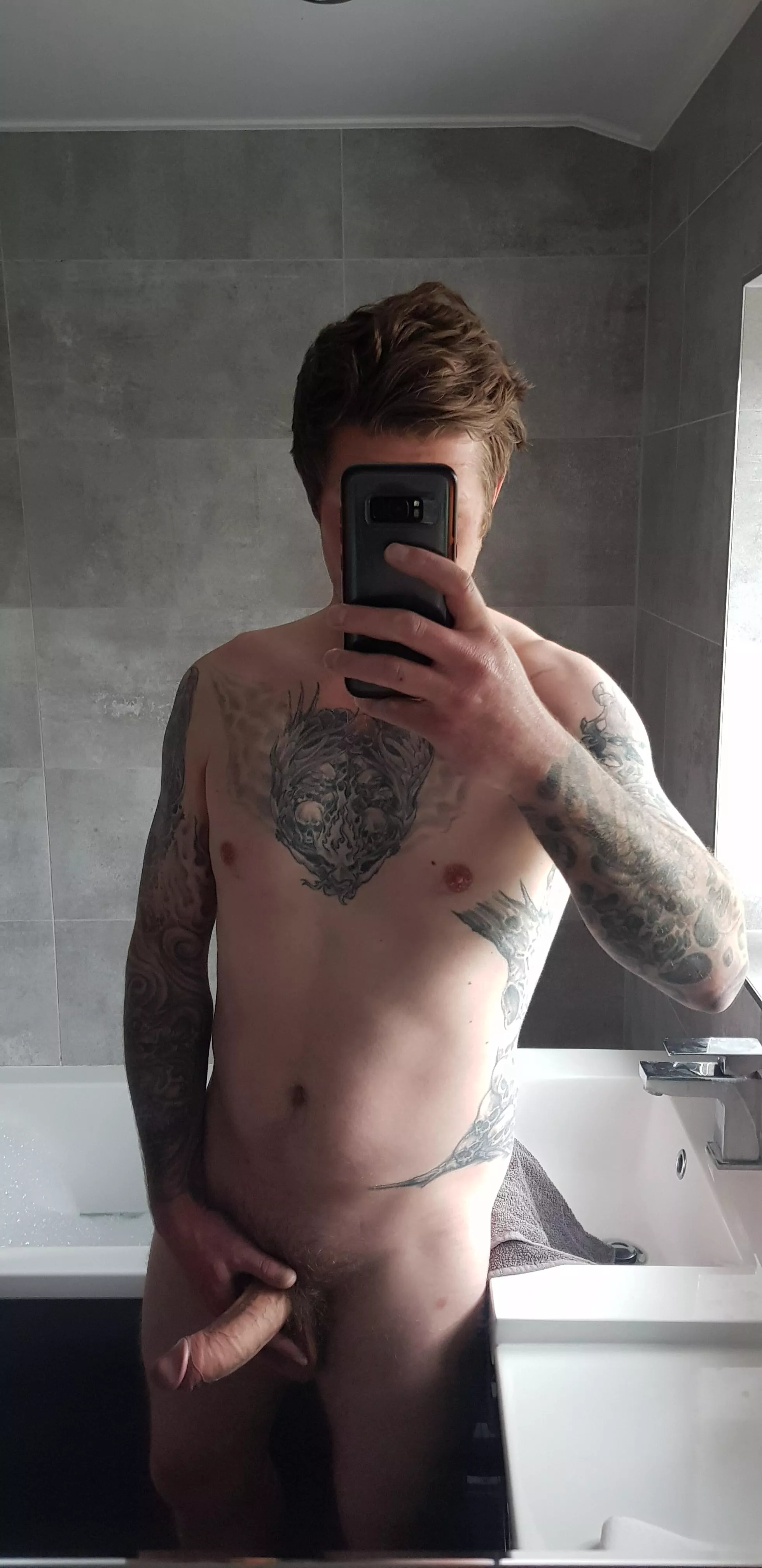 Thought I'd treat you all to my nakedness before I hop in the bath...DM's Open!
