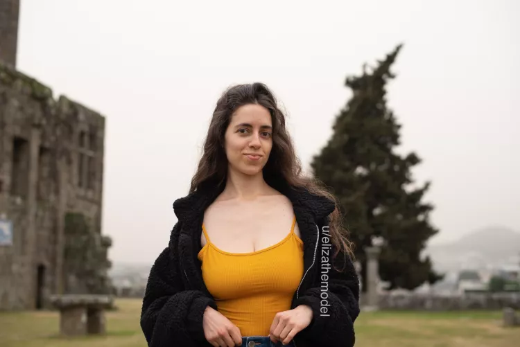 Throwback to the yellow bodysuit I was wearing in my first post ( . )( . )