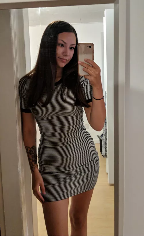 Tight dresses means no panties… should I post what the view is from behind? 😇