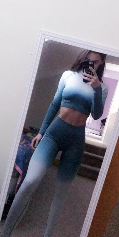 Tight outfit 👀