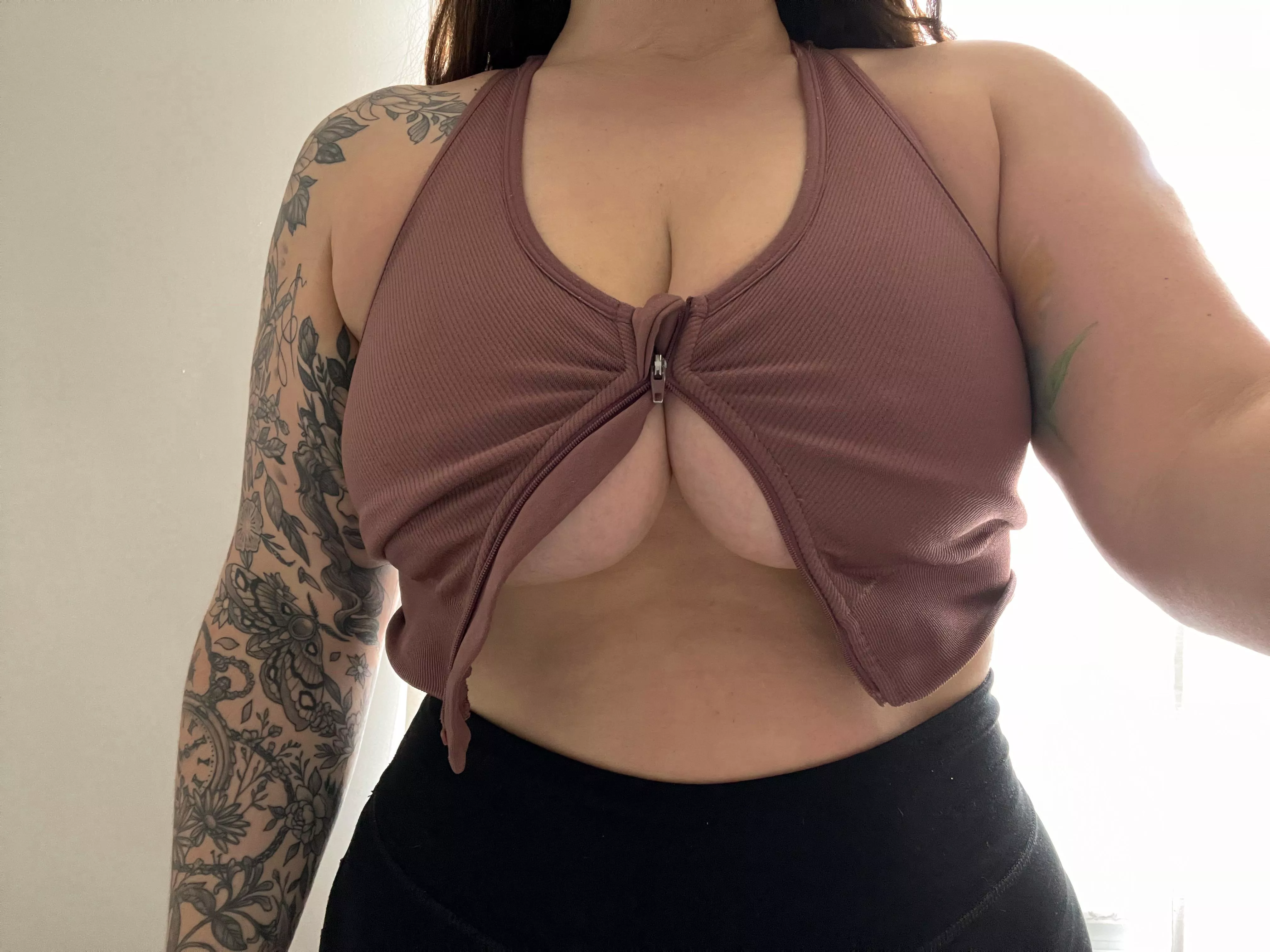 tits so big they busted my zipper 🙈
