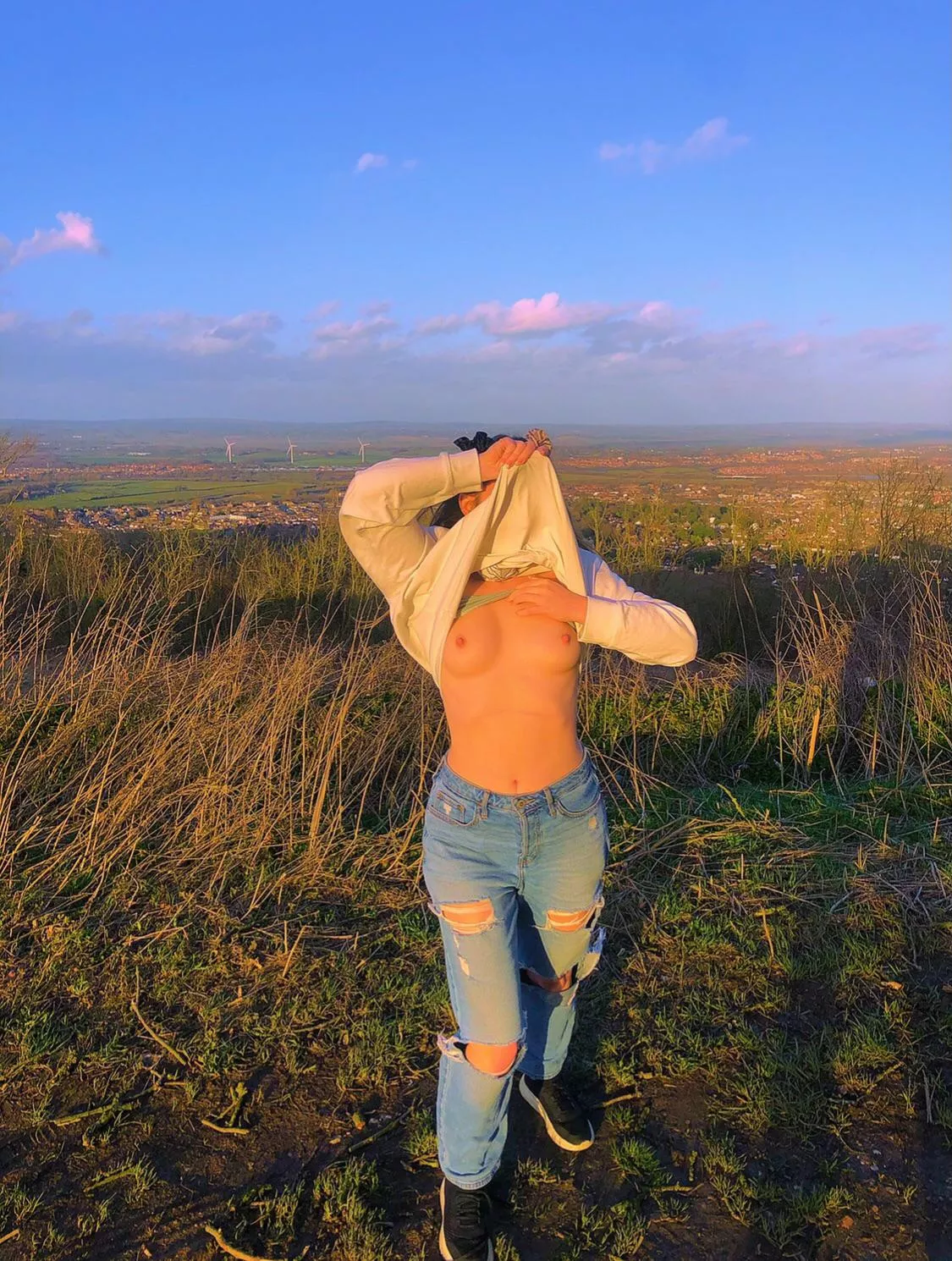 Titties out in the nature reserve 🤫 [F]