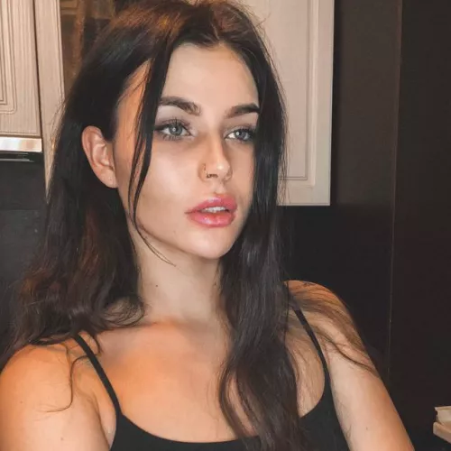 To be honest, would you masturbate to my nudes if I ever sent you some😀