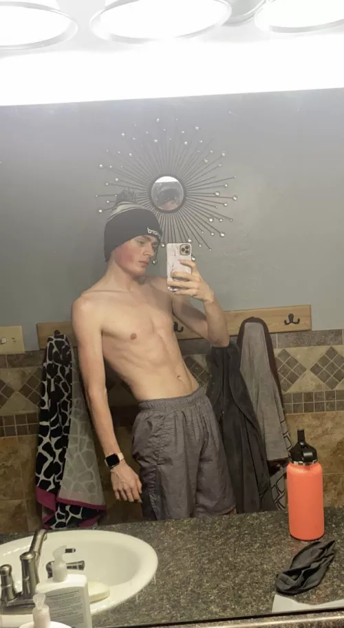 today marks 4 months since i’ve consistently started working out/eating better! confidence is increasing everyday 🥰