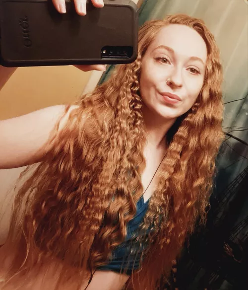 Took my braids out😊 my fansly is still 70% off for a few more hours, come check it out to see more🧡