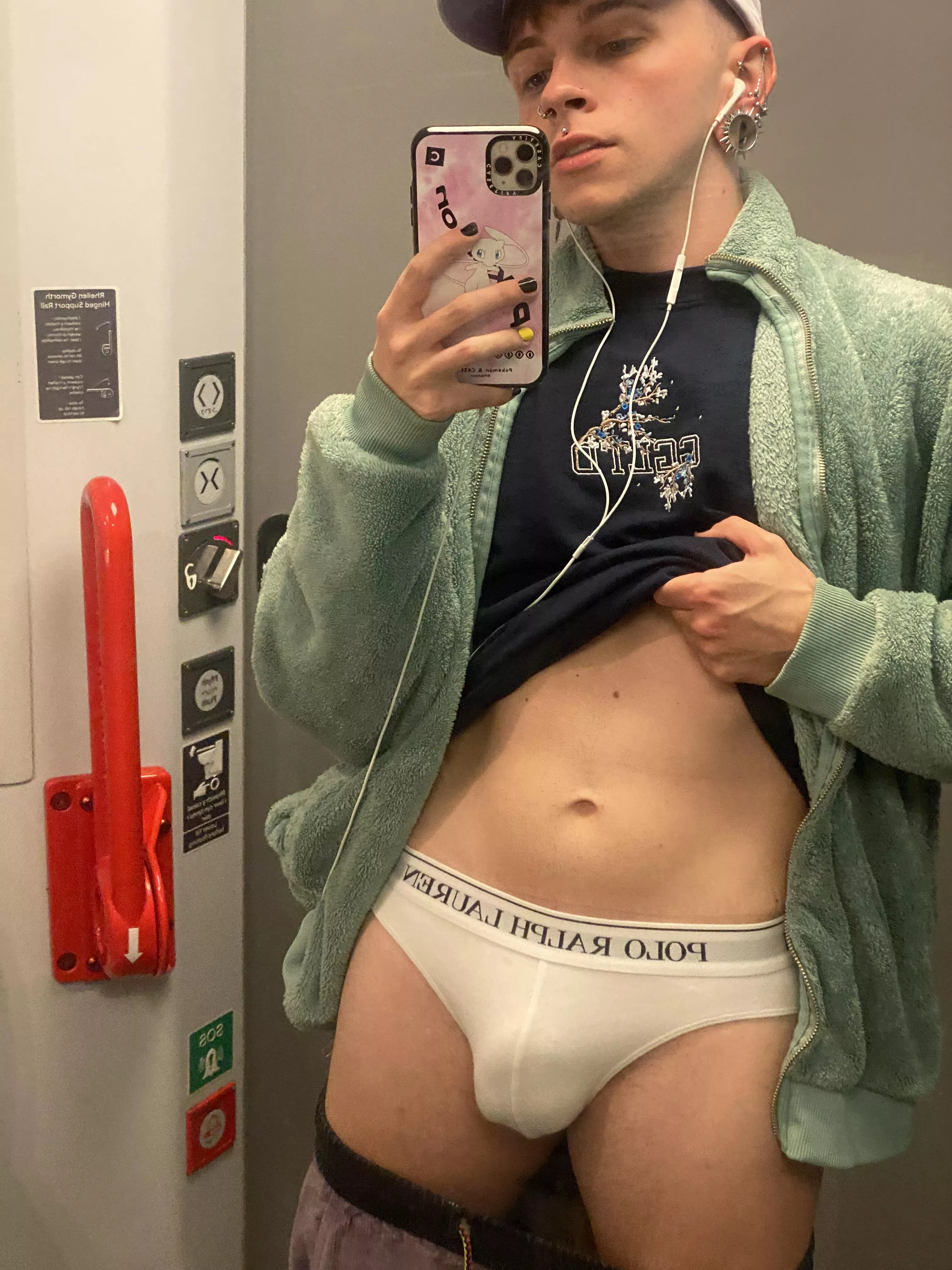 Train bulging 😈