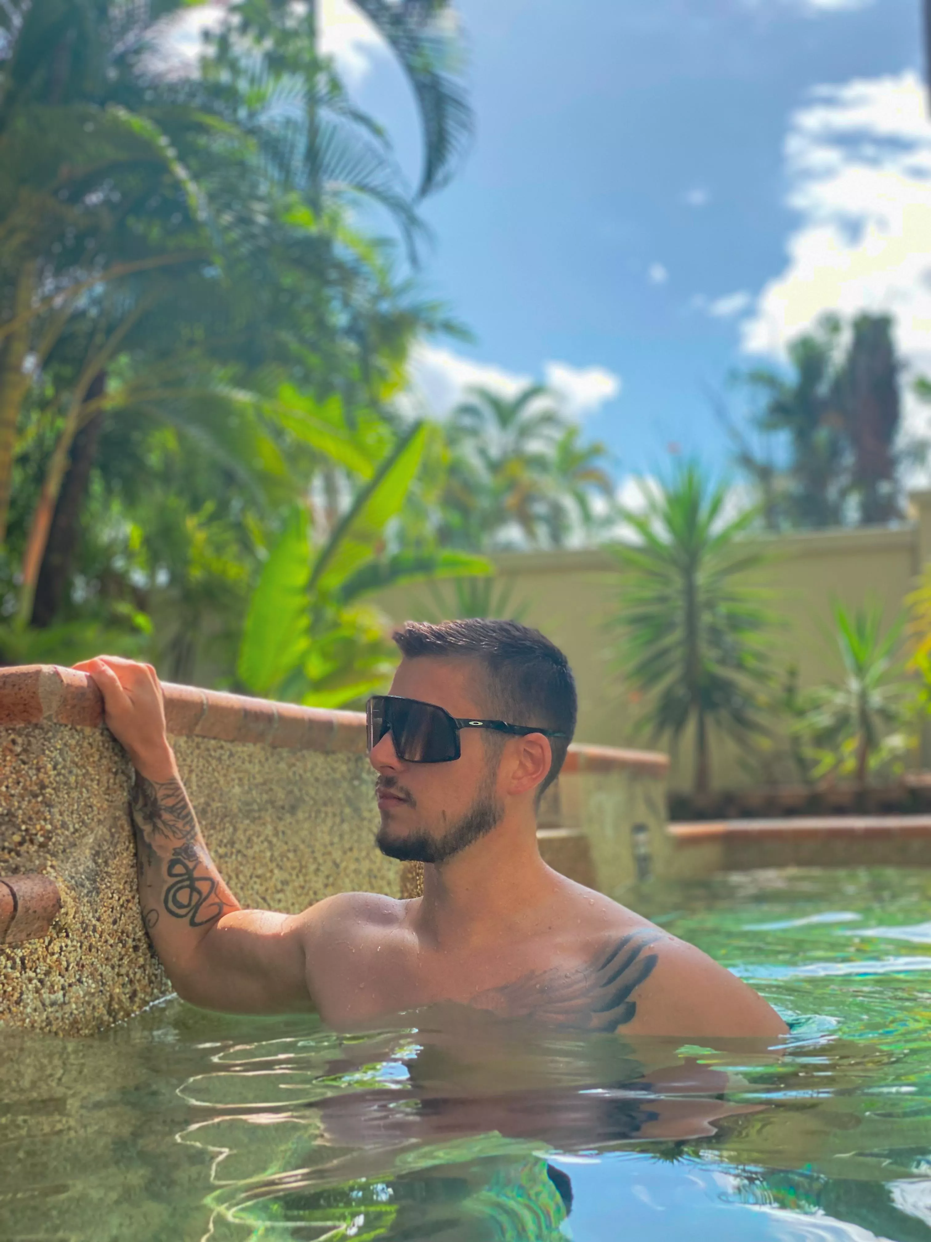 TROPICAL 🐠